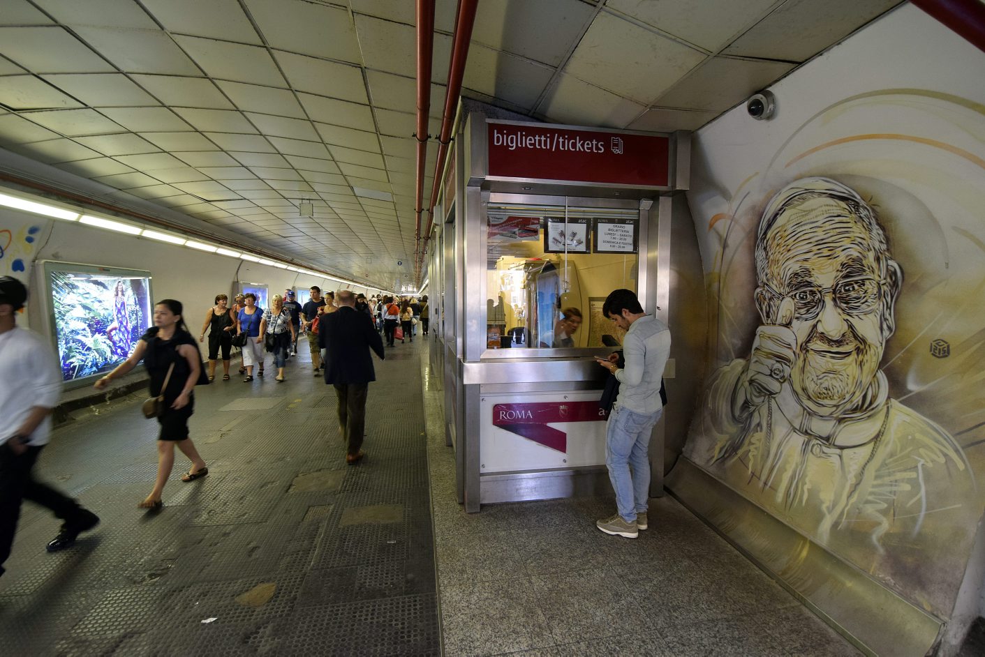 Metro Spagna. Murale di C 215