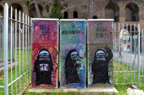 24/09/2013 Roma. Graffiti, piazza S. Giovanni