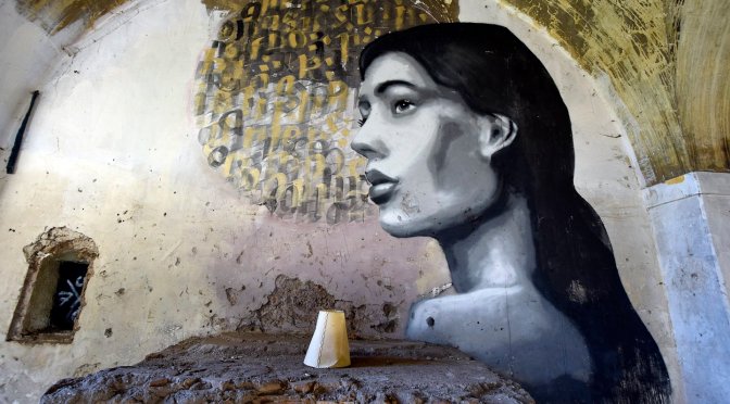 Murali nella chiesa abbandonata